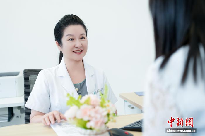 ͼΪϳҽԺԺѪڿҽʦ֣ڽﻼߡ(ϳҽԺ ͼ)