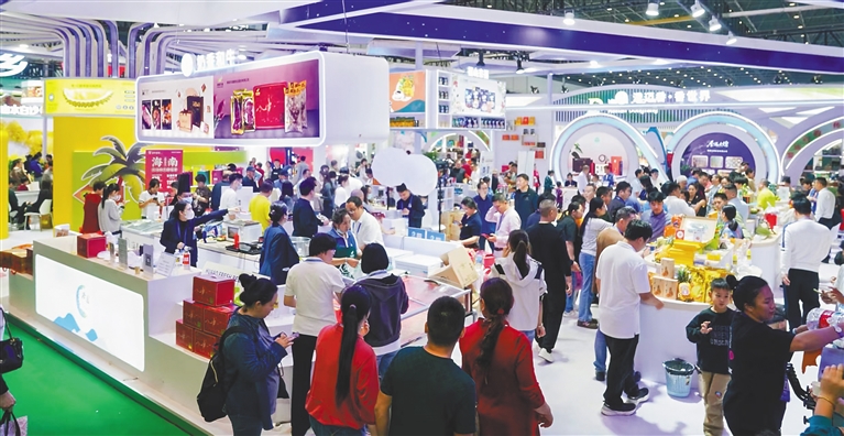 冬交会澄迈馆人气旺。海南日报全媒体记者 高懿 摄