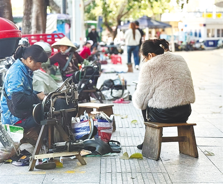 �����ڲ���ʯµ������·����Ь���ڡ�С������淶��Ӫ�����������ձ�ȫý����� ������ ��