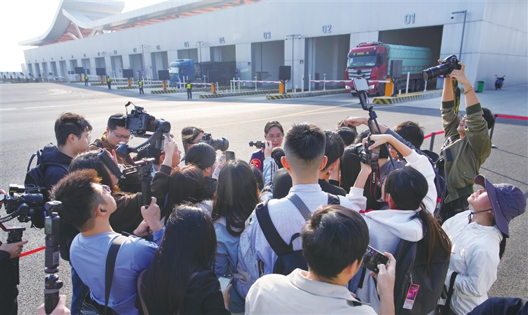 ý��������ڲɷõ�һ������ͨ�ص���ҵ�� ���� ��� ��