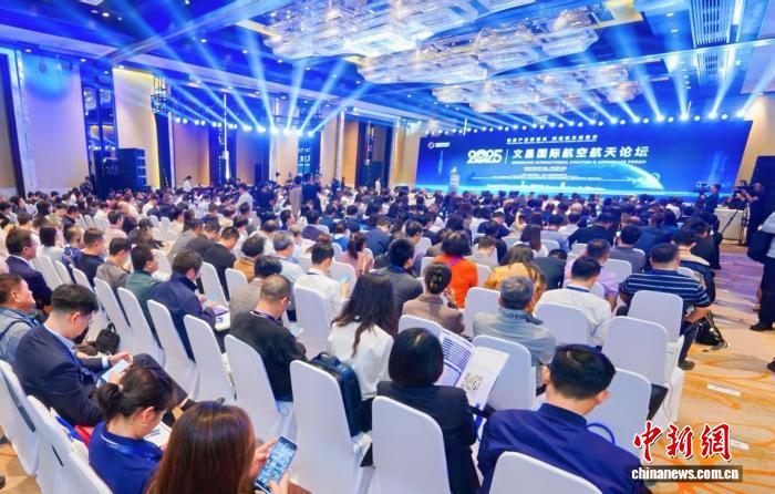 12��22�գ������Ĳ����ԡ�̽����ҵ��ģʽ ���ܺ����¾��á�Ϊ�����2025�Ĳ����ʺ��պ�����̳��Ļ�������췽 ��ͼ