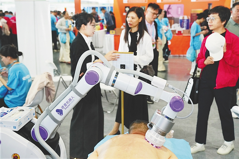 ����������ڰ˽캣�Ϲ��ʽ�����ҵ��������չʾ�İ�Ħ�����ˡ��������ձ�ȫý����� ������ ��