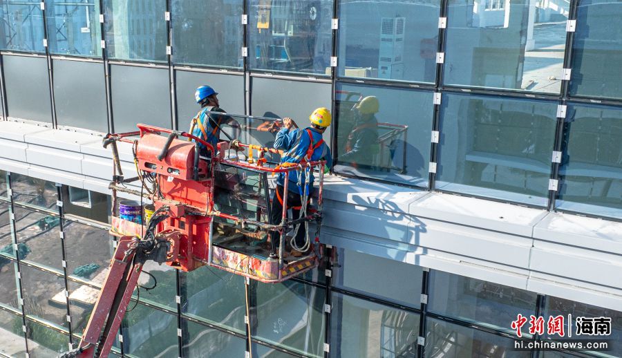 �������ڸ���������ҽҩ��ҵ����������Ŀ�ֳ����������ڰ�װ����Ļǽ���н����� ��ͼ