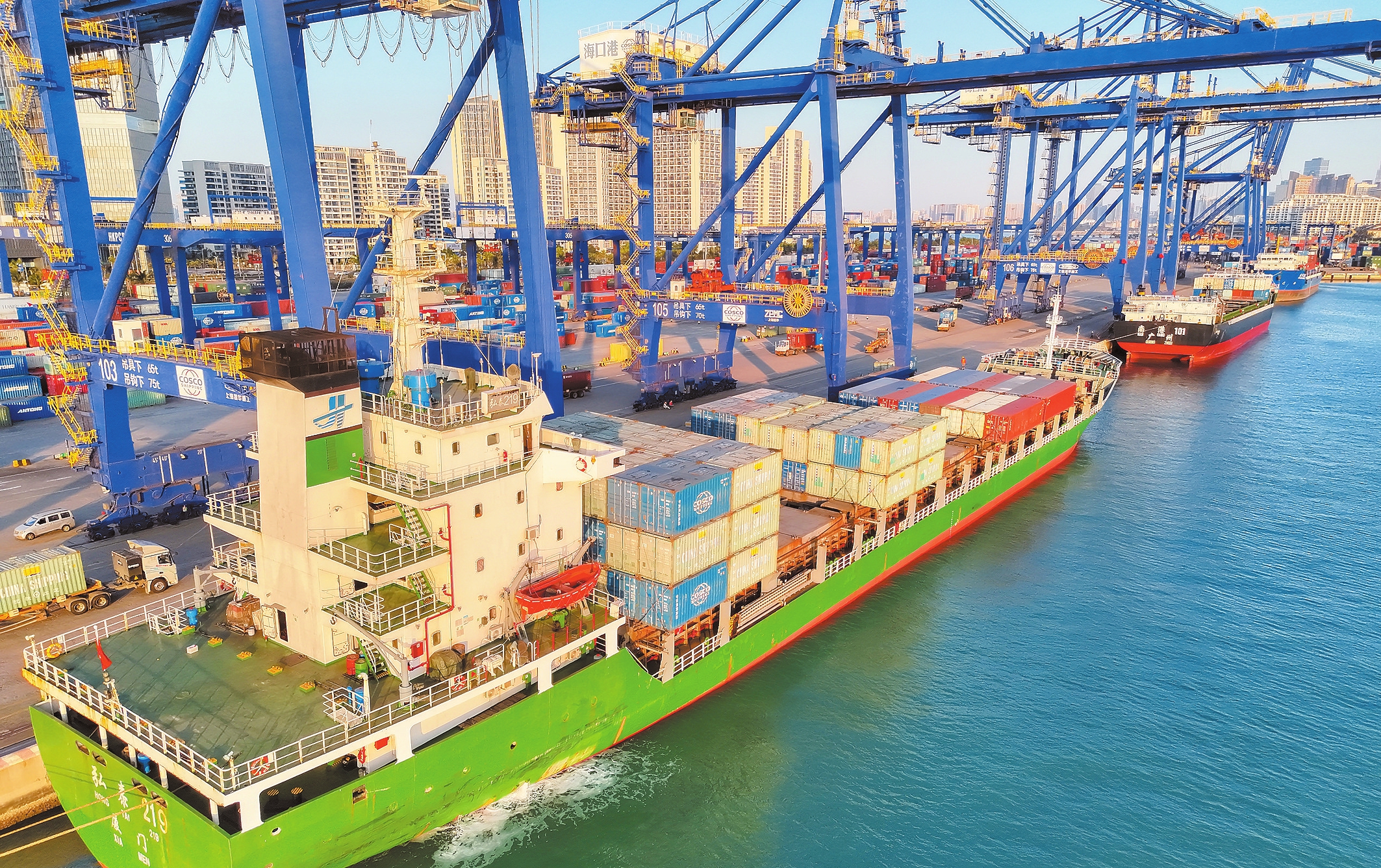 1��25�գ�����̩219�����ں�����Ӣ�ۼ�װ����ͷ����װ����ҵ�� �������������� ͨѶԱ������ ��