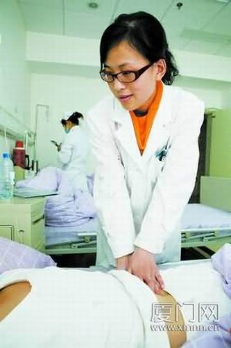 厦门全市仅一位泌尿外科女医生 女病人看病尴尬