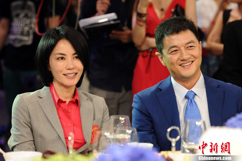 李亚鹏,王菲夫妇亮相2012芭莎慈善夜