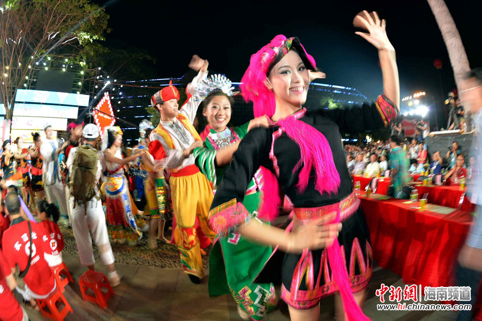 海南黎苗族传统节日三月三拉开帷幕(4)