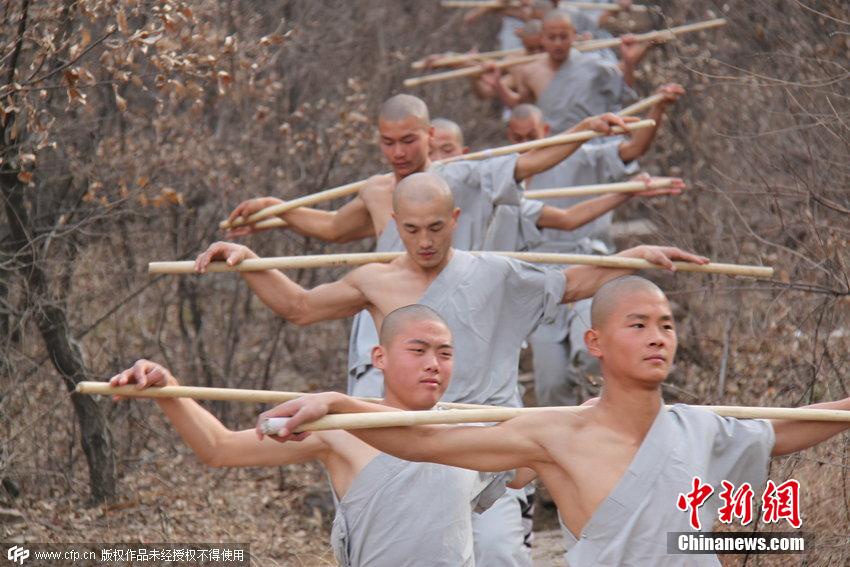 少林武僧罕见练功照(4)