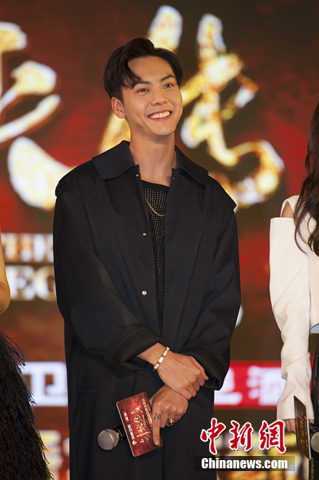 陈伟霆宣传新剧谈吻赵丽颖三小时称尴尬(3)