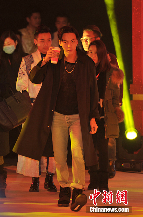 陈伟霆宣传新剧谈吻赵丽颖三小时称尴尬(11)