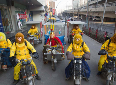 女子抢最大红包后不再发 群内男子毁其窗户泄