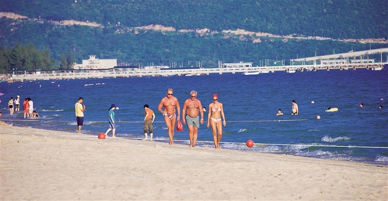 旅游养生两不误 三亚老外迷上中医药健康游