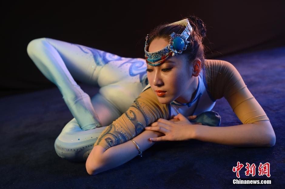 【图刊】阿依罕的人体柔术(6)