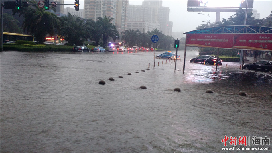 海口暴雨红色警报_深圳暴雨红色预警_暴雨警报颜色