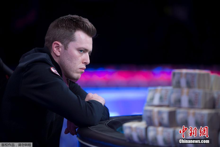 德州扑克系列赛决赛举行 扑克高手竞逐丰厚大