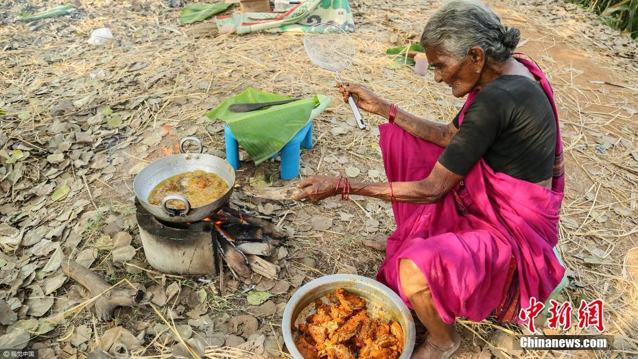 印度106岁老人做饭视频热播 或成年纪最大网