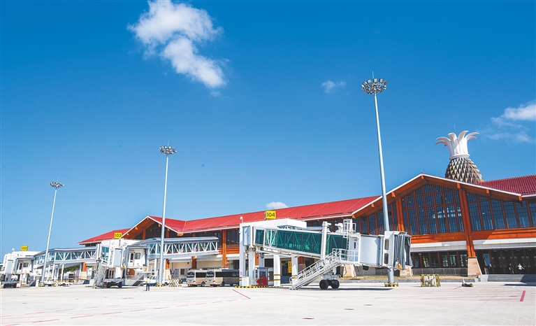 三亚凤凰国际机场新扩国际航站楼正式启用