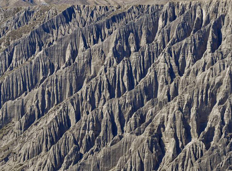 新疆独山子大峡谷 鬼斧神工的流水侵蚀奇观