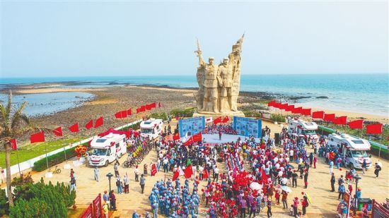 3月27日，在临高角海南解放公园，以“重走琼崖红军之路，追逐百年红色足迹”为主题的2021年海南红色旅游文化系列推广活动正式启动。本版图片均由高林提供