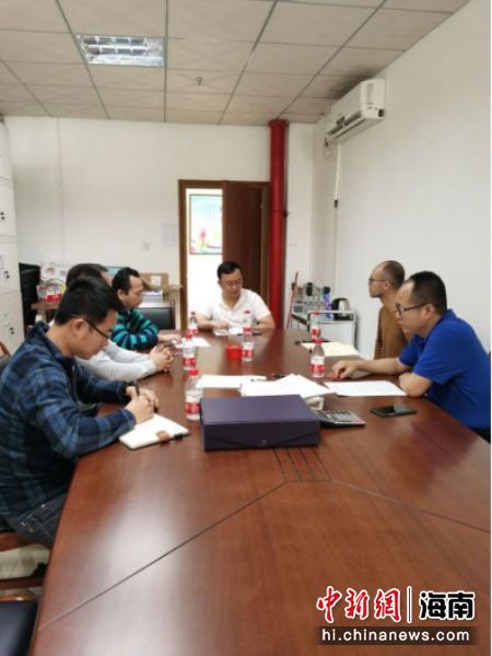 1月6日，海口市龙华区龙华区质监站就混凝土搅拌站质量与安全问题对辖区内的三家预拌混凝土搅拌站主要负责人进行约谈。 刘伟 供图