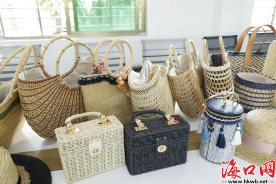 现场展示的草编作品.(秀英区供图)