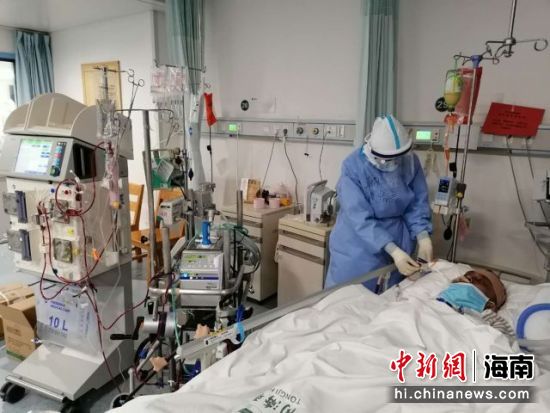 　唐倩芸工作照。海医二院供图