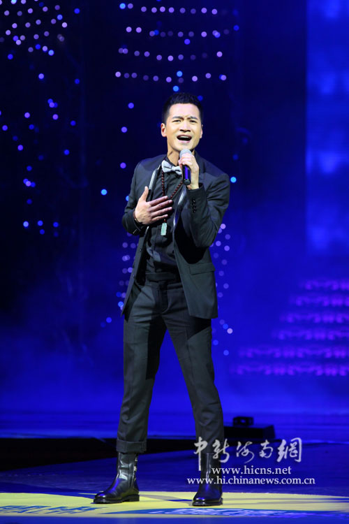 四阿哥何晟铭助阵比基尼派对