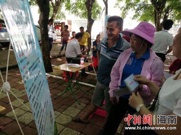 美兰区2017年就业扶贫系列招聘会三江镇会场