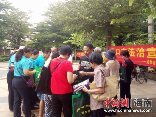 滨海司法所开展海口市法治宣传教育活动进社