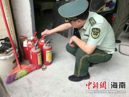 龙华消防大队深入山高村群租楼展开消防隐患排