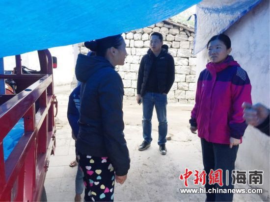 朱斌带队到龙华区新坡镇指导贫困户开展防寒工