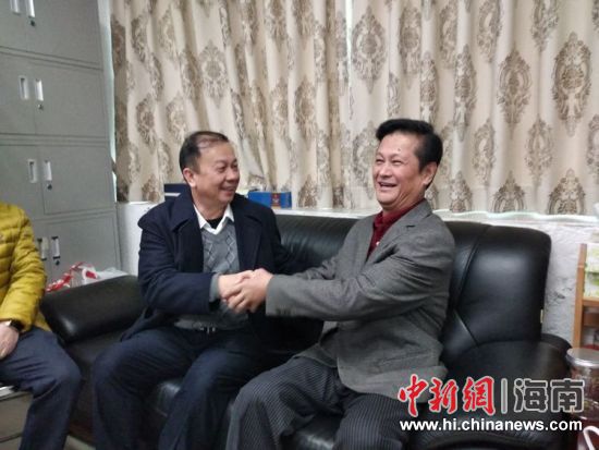 龙华区人大常委会领导春节前走访慰问困难群众