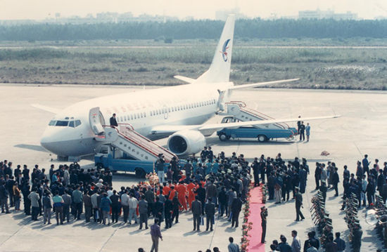 ͼΪ1993��4��3�գ����Ϻ��յ�һ��B737���������Ϻ��� ��ͼ