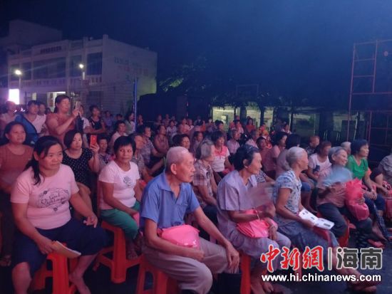 普法琼剧《选村官》走进遵谭 禁毒宣传助力创