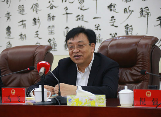 海南省代省长,省人大代表冯飞讲话.