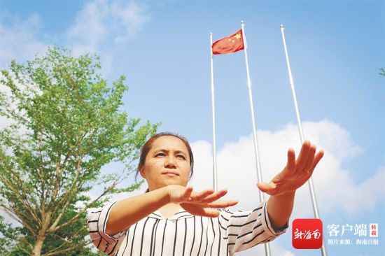 指尖上的爱国心 他们用手语唱国歌