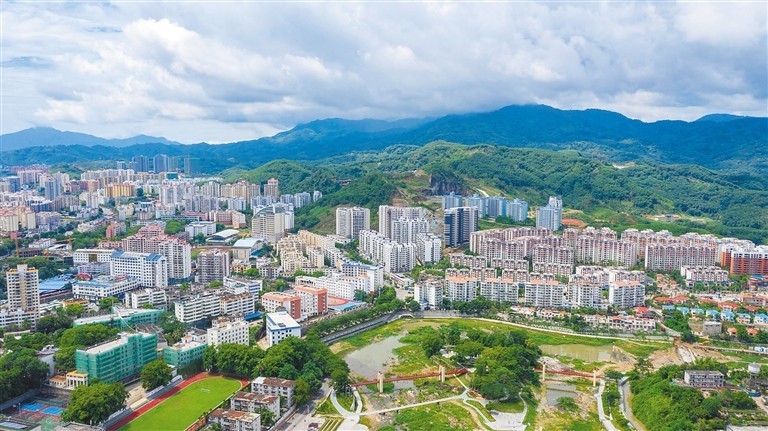 图瞰五指山市通什镇变迁