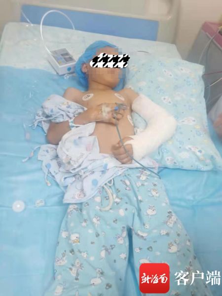 小文手臂骨折住院期间.