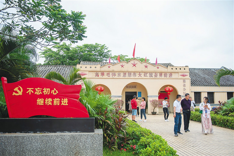 十月十七日,媒体嘉宾参观儋州市那大镇石屋村.