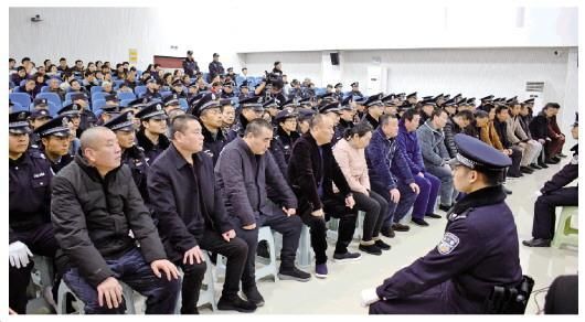 12月16日下午,安徽省蚌埠市中级人民法院对"刘氏四兄弟"黑社会组织