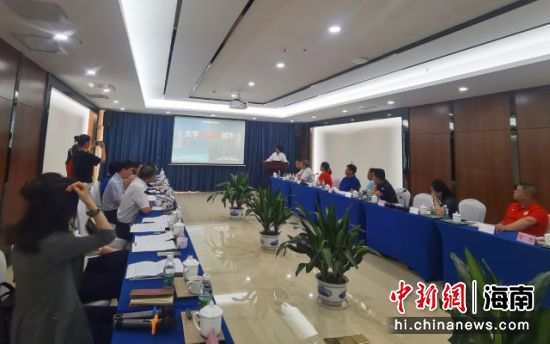 座谈会现场。张茜翼 摄