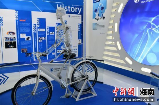 4月13日，博鳌乐城国际医疗旅游先行区国际创新药械开幕。图为展览的先进药械。凌楠 摄