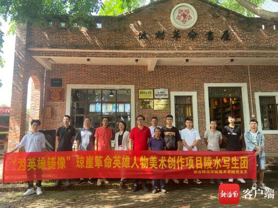 探访文罗坡村。