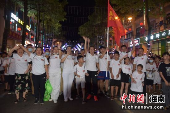 2021第三届屯昌美食音乐节暨荧光夜跑活动。林小丹供图