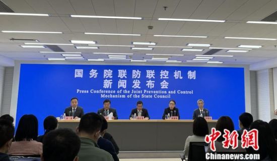 3月22日，国务院联防联控机制就慎终如始、从严从实从细抓好疫情防控工作有关情况举行发布会。袁秀月摄