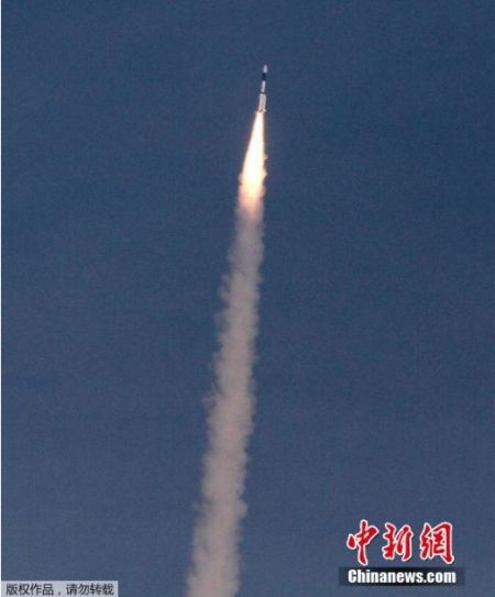 资料图：当地时间2014年1月5日，印度发射首枚国产低温发动机火箭。