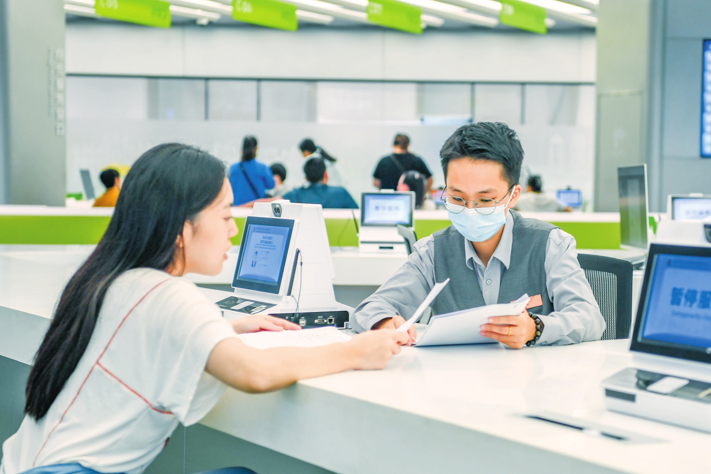 �������������������ģ�������ԱΪȺ�ڰ�����������ͨ�족ҵ��