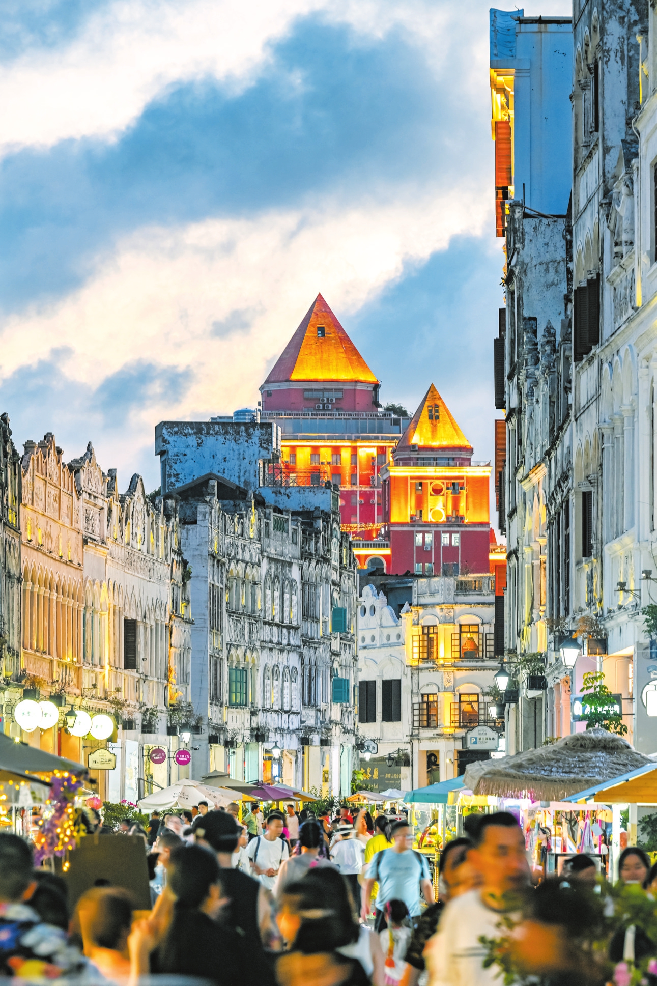 骑楼老街华灯初上