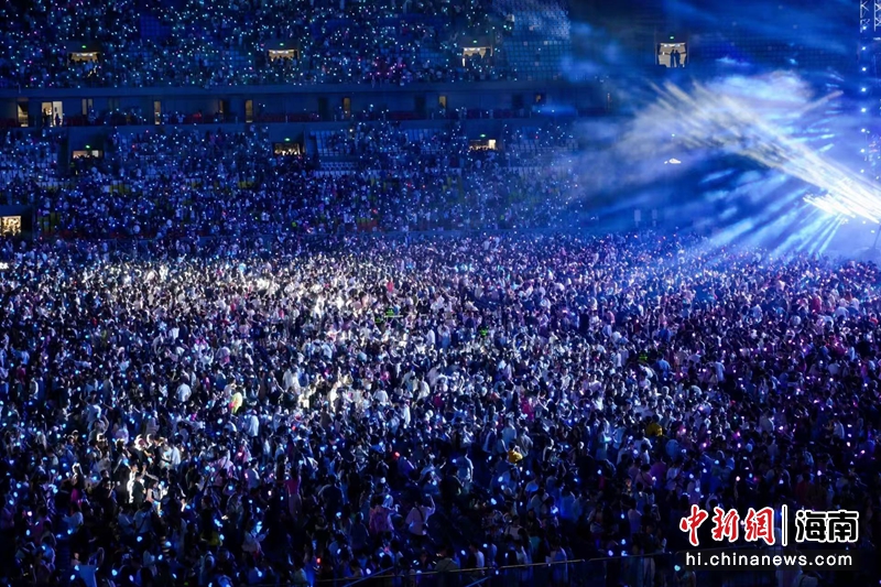 图为周杰伦2025“嘉年华”世界巡回演唱会—三亚站现场。（李欢 供图）