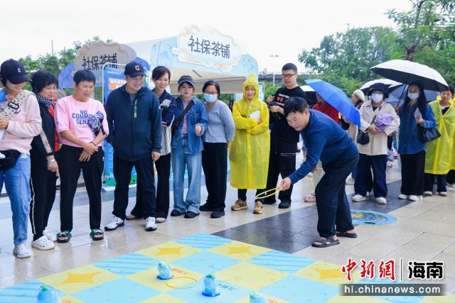 10月23日,海南省2025年“社保服务进万家”主场宣传活动在海口启动。海南省社会保险服务中心供图